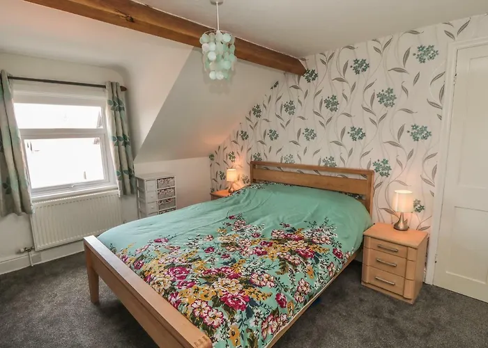 Fairleigh Nyaraló *